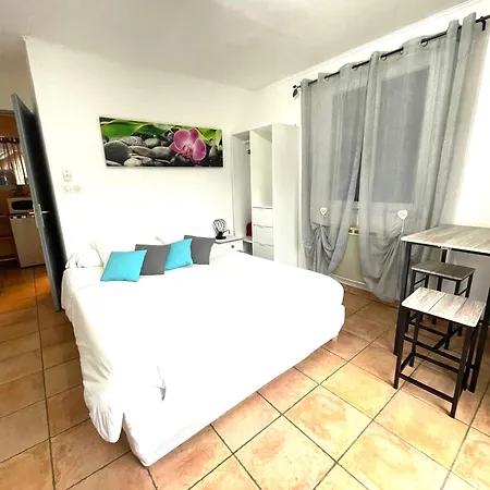 L'etape Provencale Bed & Breakfast 3*