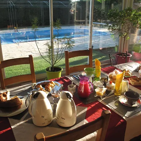 לינה וארוחת בוקר L'etape Provencale 3*