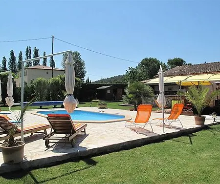 L'étape Provencale Bed and breakfast 3*
